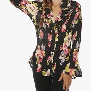 Cathaya beautiful ruffled v- neck with small pleates fits like 1XL.. NWOT